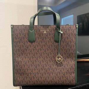 New Without Tags Michael Kors Tote